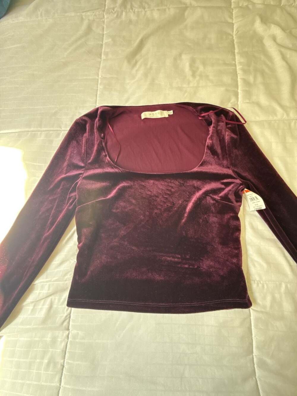 ASTR The Label Velvet Long Sleeve Scoop Neck Top Size M Burgundy